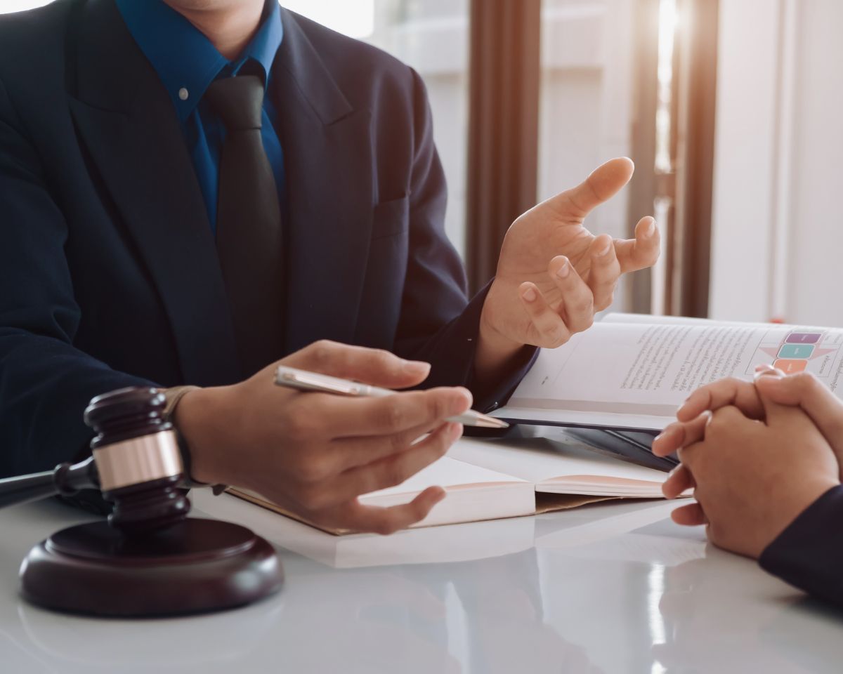 CRIMINAL DEFENSE LAWYER