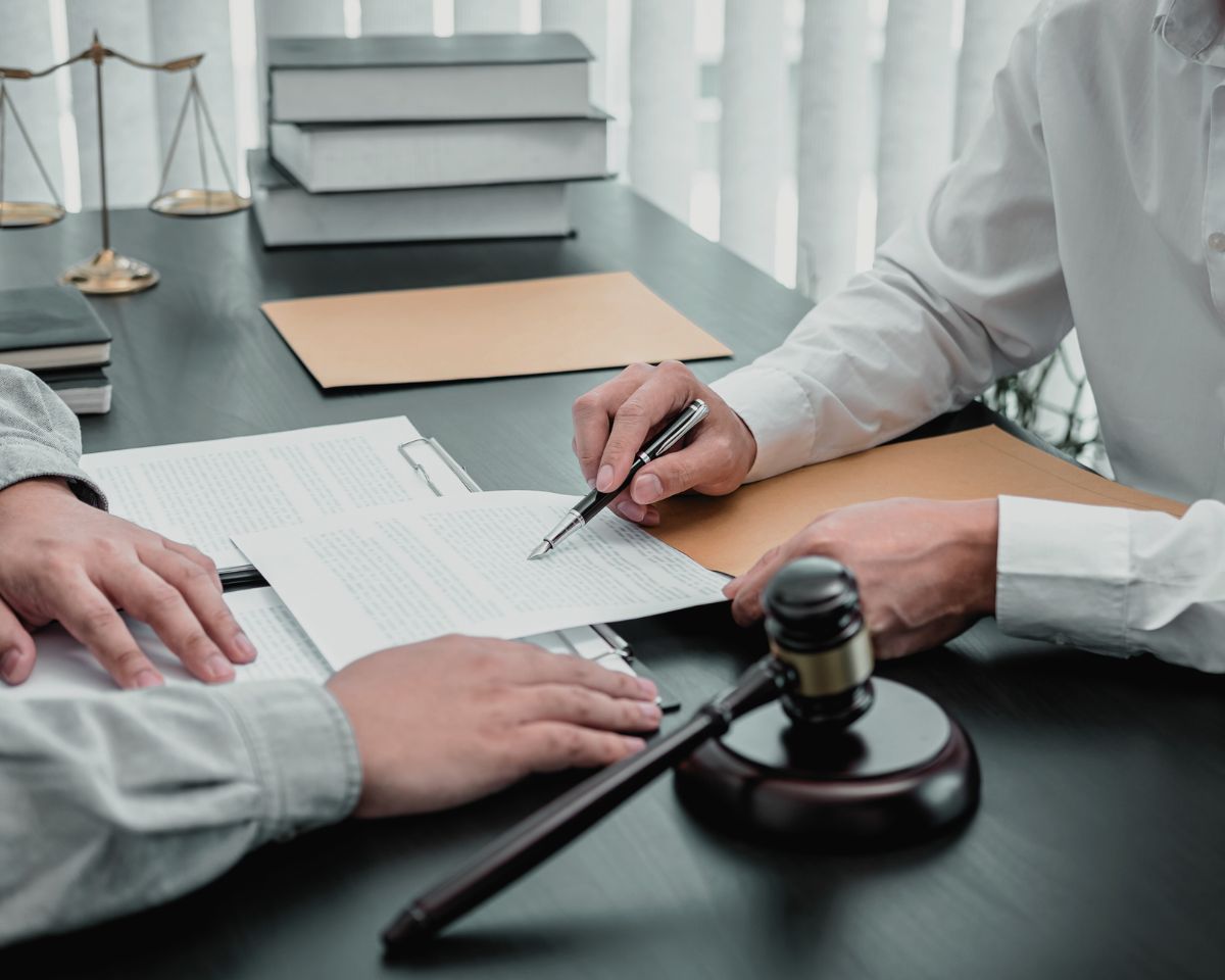 CRIMINAL DEFENSE LAWYER